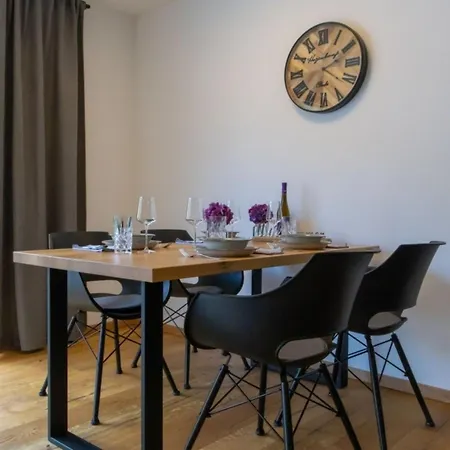 1 Apartment *